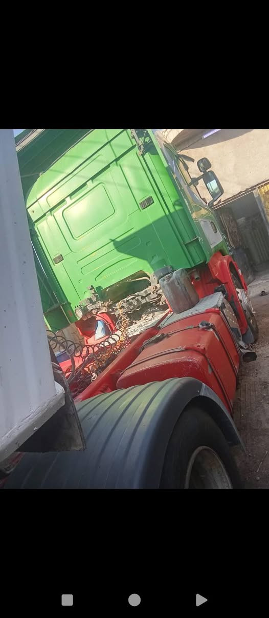 سلام عليكم سكانيا للبيع مديل 2005صل سنويه 29 مكينه كير مكفوله سياره جاهزه للعمل عربانه عمل تلث دناكير 33متر لعلوان بصره لهارثه رقم لهاتف ***********
