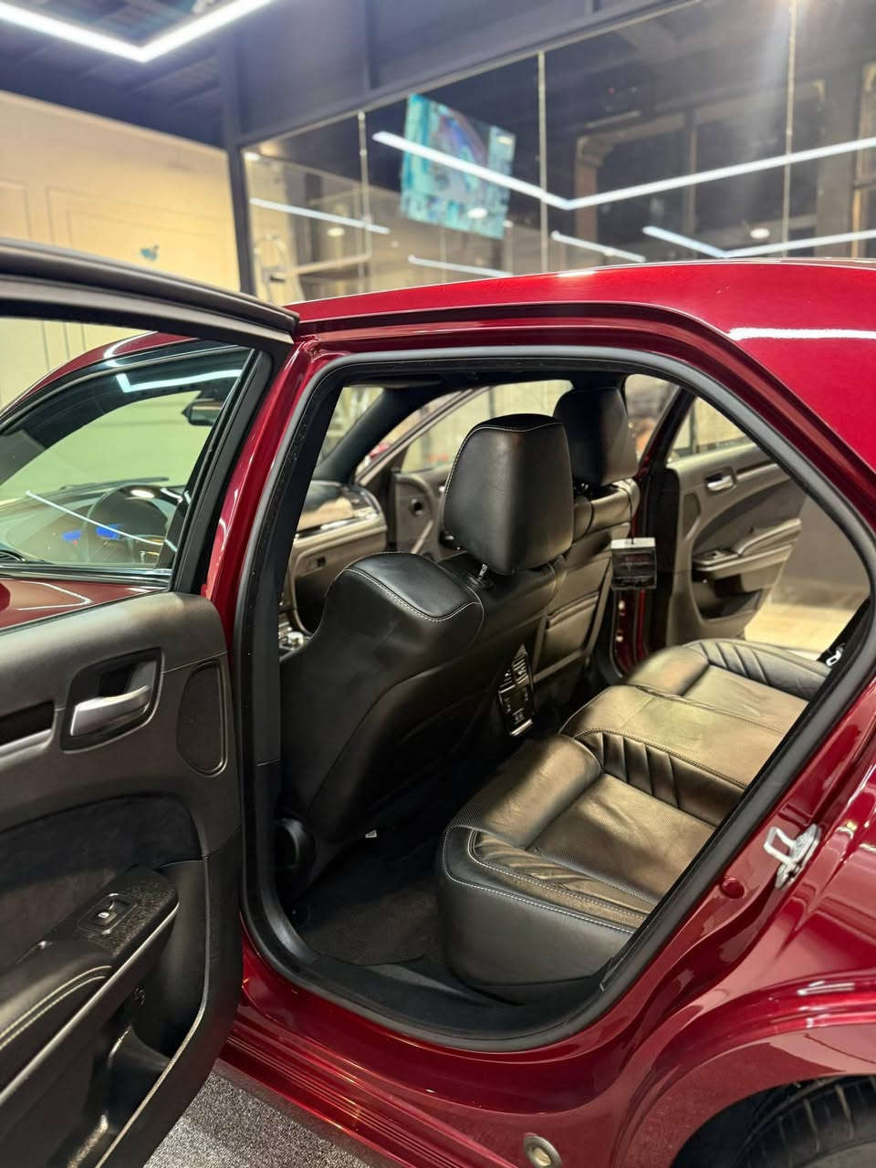 كرايسلر C300 . SRT  LAST CALL.  2023  فول 1/1 
 مكينه : 6400  . مكان السياره بغداد اي ستفسار الاتصال بيع او مراوس بجارجر 
مواصفات :_                 
✓ بنراما 
✓ رادار امامي           
✓ رادار جانبي 
✓ سستم صوت هارمن كاردن 
✓ كشنات تدفئه وتبريد 
✓ نقطه عمياء + ترحيب 
✓ اكواب تدفئه وتبريد 
✓ كشنات خزن ميموري 
✓ ستيرن كهرباء 
✓ لايت امامي متحرك 
✓ دشوبل كاربون فايبر 
✓ اشاير بل مري 
وباقي المواصفات معروفه فول 1/1 🔒

مكان السياره بغداد  بدون رقم تترقم جميع المحافضات  . ماشيه8 الف  فقط كله عله وضع الشركه ونضافته 100% 
حادث السياره دعاميه فقط كفاله من كلشي السياره من البارد ومن الصبغ ومن التبديل شرط فقط دعاميه مبدله وبيه سونار  وكل تفاصيل السياره واضحه . للبيع اول مراوس اي ستفسار بخصوص السعر خاص اول الاتصال على الرقم‏ ‏‪مكاني بغداد النهضه ***********  شباب فقط الشراي يتصل تم تنزيل سعر السياره الي جاد بل شراء بتصل   الي ما يعرف لا يتصل . . بيع او مراوس
