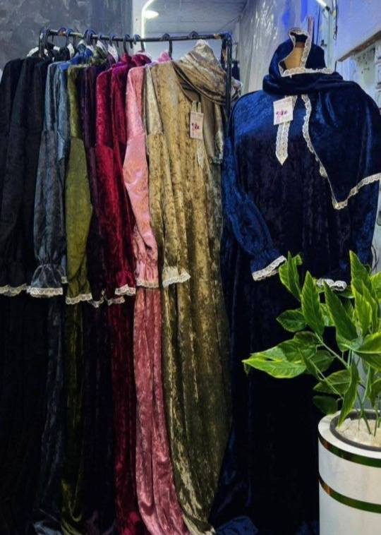 الجديد و بأقل الاسعار العبايات المراسي  مش هقولك ب 300 ولا ب 250ولا ب 200 لا اقل بكتييير اسألي عن السعر و انتي الكسبانه😍🔥💸جمله من 3قطع


**إذا كنت صاحب هذا الإعلان وتريد حذفه لأي سبب، رجاءا أرسل رسالة إلى الدعم الفني**