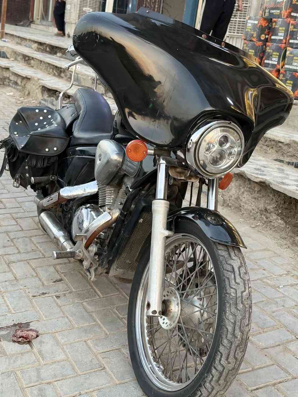 🏍️🔥 للبيع هارلي ستيد 400cc - جاهزة 🔥🏍️
، معروض للبيع هارلي ستيد 400cc لون أسود ملكي، شكل عدواني وصوت يلفت الأنظار.

✅ محرك 400cc نشط وسحب ممتاز
✅ تشغيل مباشر (بس شغل وامشي)
✅ كهربائيات كاملة وشغالة
✅ أشاير وإنارات كاملة
✅ استيرن راس الثور
✅ باچم أمامي (باتوينك) ستايل فولكان
✅ جنط جانبية جلد
✅ شكل مميز ومرتب وتفاصيل كروم جميلة
✅ مناسبة للمشاوير الطويلة والتمشية اليومية

الدراجة واقفة على الجاهز وما تحتاج مصاريف تُذكر، والمحرك بحالة ممتازة.

💰 السعر: (يذكر للجادين)
📍 الموقع: (بغداد)
📞 للاستفسار مراسلة الخاص أو الاتصال
***********
ملاحظة: الصور تتكلم عن نفسها، والدراجة إلها هيبة على الشارع وصوت يطرب عشاق الكروزر.

#هارلي_ستيد #HondaSteed #HarleyStyle #كروزر #دراجات_العراق #بيع_دراجات #هارلي #Steed400 #فولكان #MotorcycleForSale 🏍️�
