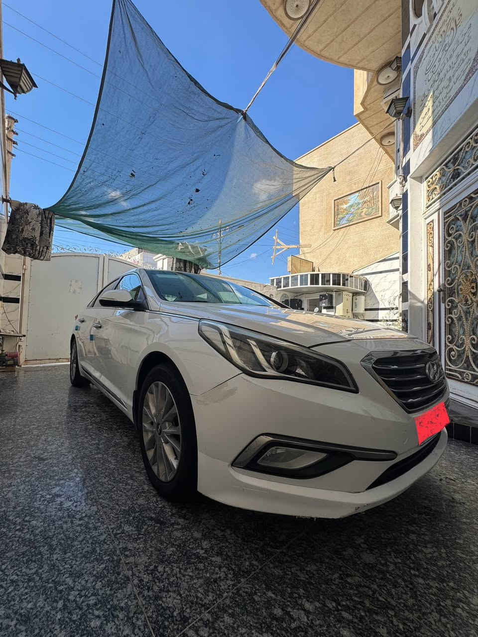 السلام عليكم 

سوناتا 2015 خليجي 
كفاله عامه  حتى الدعاميات فقط الهلالات صبغ موضح بالصوره بالاحمر فقط  
رقم بغداد الدولي هزه سنويه جديده بأسمي 

كشن كهرباء  وجلد ، داخل بيجي ، شاشة عرض 
ماشية : 102 كيلو متر
ثلاثة أنظمة قيادة ( عادي -ايكو- سبورت )
سيارة جديدة 
الاستفسار : ***********
