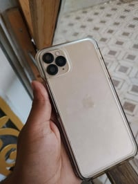 ايفون ١١ برو ماكس • ذاكرة ٢٥٦ • بطاريه ٧٥