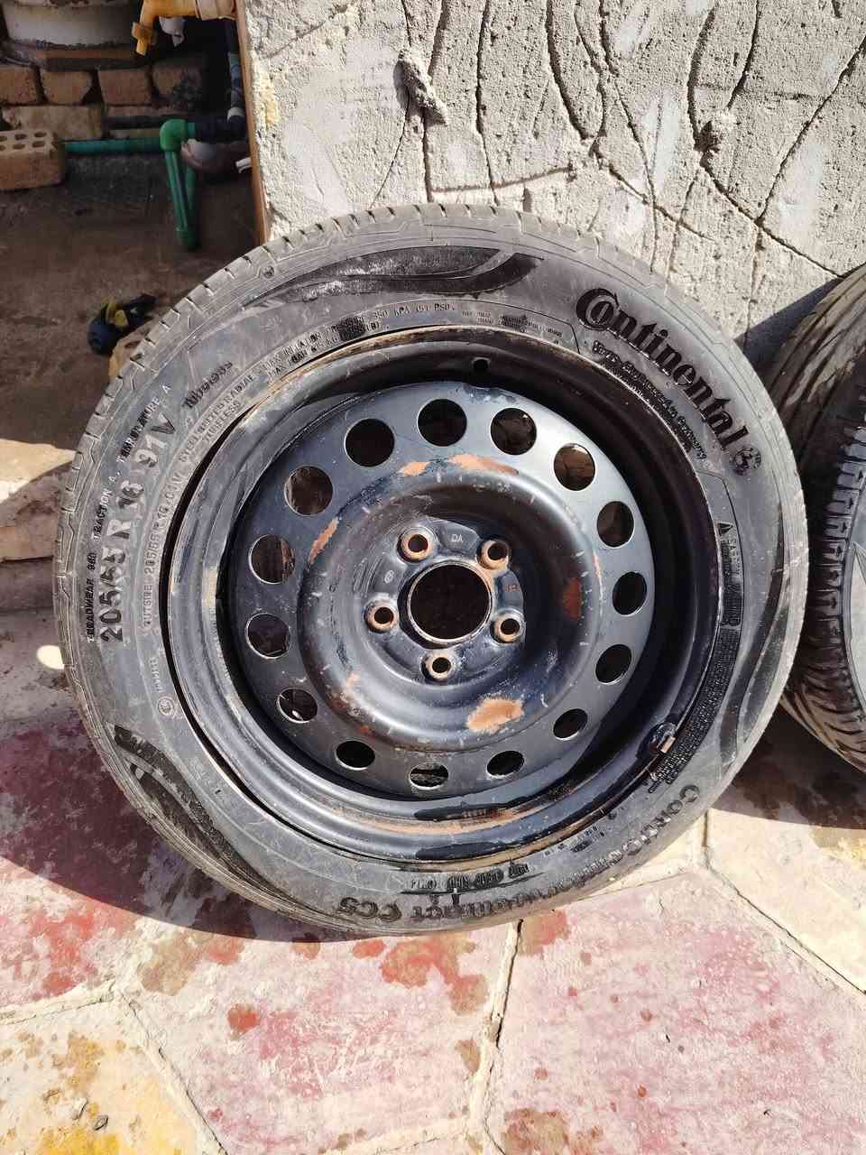 سلام عليكم ويل عادي عدد ٤ حجم ١٦ التايرات ٣ نص عمر واحد تعبان مكان بابل سعرهن 100 الف ***********
