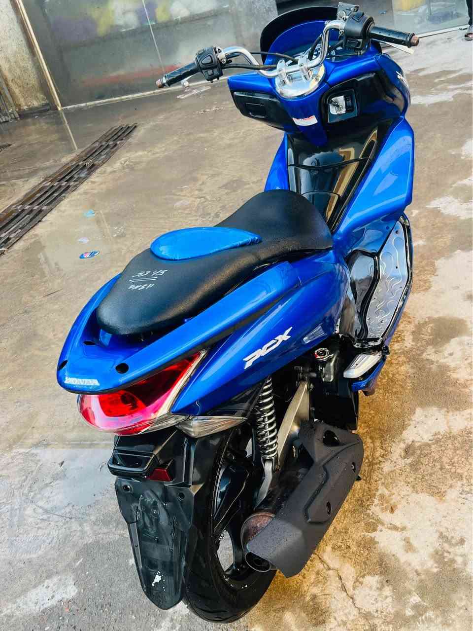 السلام عليكم للبيع دراجه pcxجيل الاول  دراجة  ماخذها رمبه الدراجه وأعلى ايدي حجم مكينه125 ياباني الاصلي دراجه جديده مال جناي وعلئ ايدي لون ازرك  
ياباني الاصلي دراجه كامله أستان كهربائي حساس ازدحام سويجات دراجه جديده الدراجه  احلا من الصور مال جناي المكان بغداد  العبيدي دراجة مكفوله اي نقص مابيه السعر 1250
وبيها مجال بسيط  
اي استفسار ‭0788 292 9623‬ Colombo, Sri Lanka
