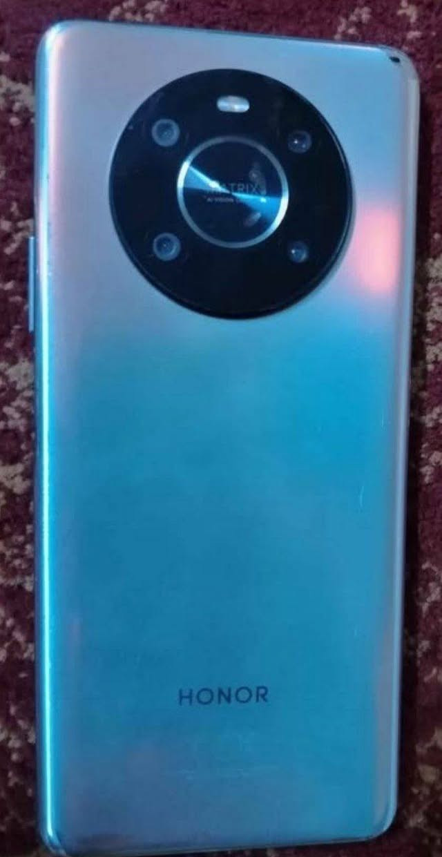 السلام عليكم 
هونر x9  ذاكرة ١٢٨  شحن فول الشاشة مبدلة وبيها كسر مثل مامبين بالصورة الجهاز شغال ١٠٠٪ والكسر ماماثر 
السعر ١٣٠ وبي مجال بسيط مكاني حلة حي العسكري   ***********
