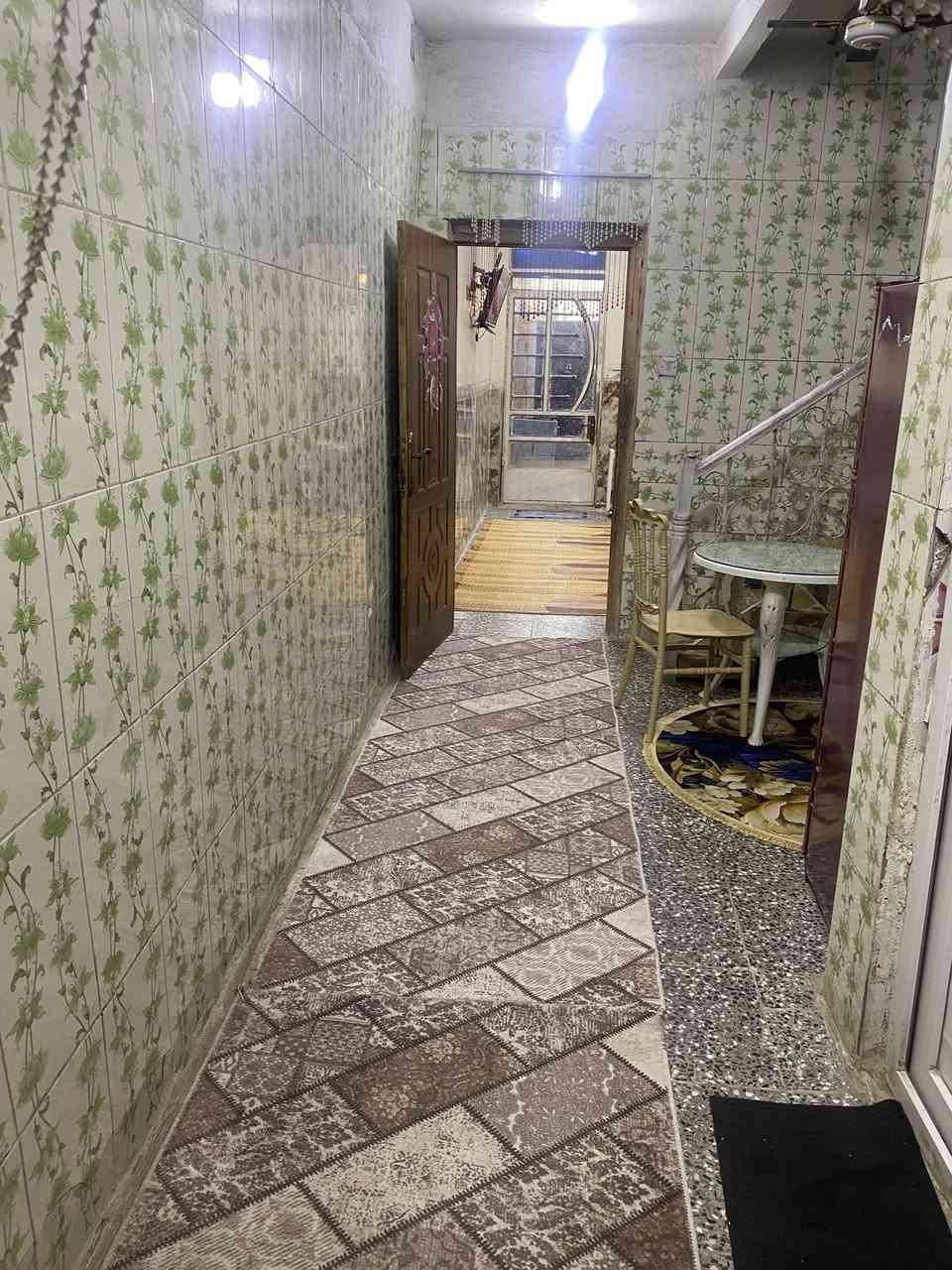 بيت اللبيع ٧٥ متر طابو صرف العنوان الزعفرانية شارع الكهرباء 
طابقين طابق الاول استقبال غرفة مطبخ وصحيات 
طابق ثاني غرفتين السعر ٥٥ بدون معاملة الطابو 
الرقم الاتصال ***********
