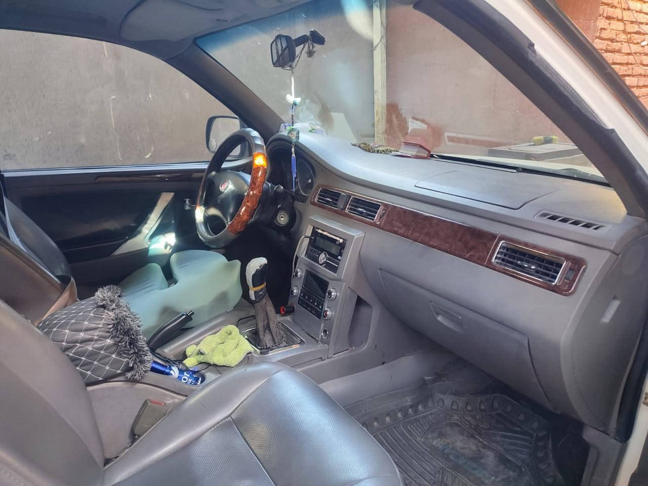 يالله سلام عليكم جمبي موديل 15 سنويه ٢٨ مداور ثاني يوم  سياره جاهزه من  محرك وحداديه تخم تاير حداديه درجه أولا صبغ قطعتين  السعر ٦٥ وبيه مجال مكان كربلاء رقم الهاتف. *********** 
( مكلف بنشر )
