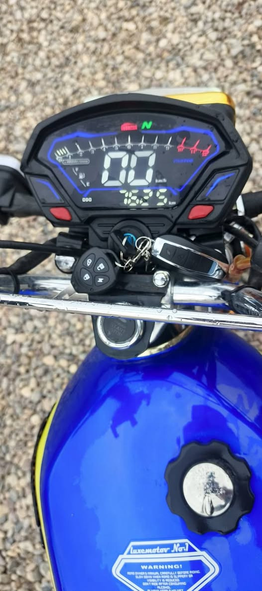 السلام عليكم نامي برو 2025 محرك 200cc ترهم بيع ومراوس بقفاز. صبانه ما ممدود عليها سعرها,700 بيها مجال الرقم وبي واتساب *********** خاص هم موجود
