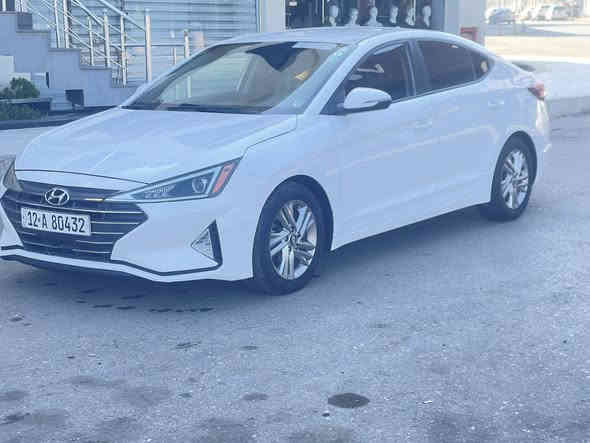 السلام عليكم                                                        النترا 2019 المرغوب لون ابيض ثلجي مو صدفي كير اي تي مو سيفيتي رقم نينوى بسمي مكينة شرط فقط مفتوح كازكيت وكير شرط ماشي 115 الف كيلو بدون صبغ بدون ملاحضات بيها تعديل اصبعين برأس البوند وبيها بخصة بل سقف عدلتها بيدي أر ايرباك ستيرن فقط حادثها امامك فقط دعامية واقعة بدون دواخل شرط السونر 
مواصفات المعروفة تحديد مسار نقاط عمياء 
هيترات كامل اشاير مري وشاشة و ويلكب 
مكان السيارة موصل حي الزهور 
الرقم ***********
السعر 147 وبيها مجال بسيط
