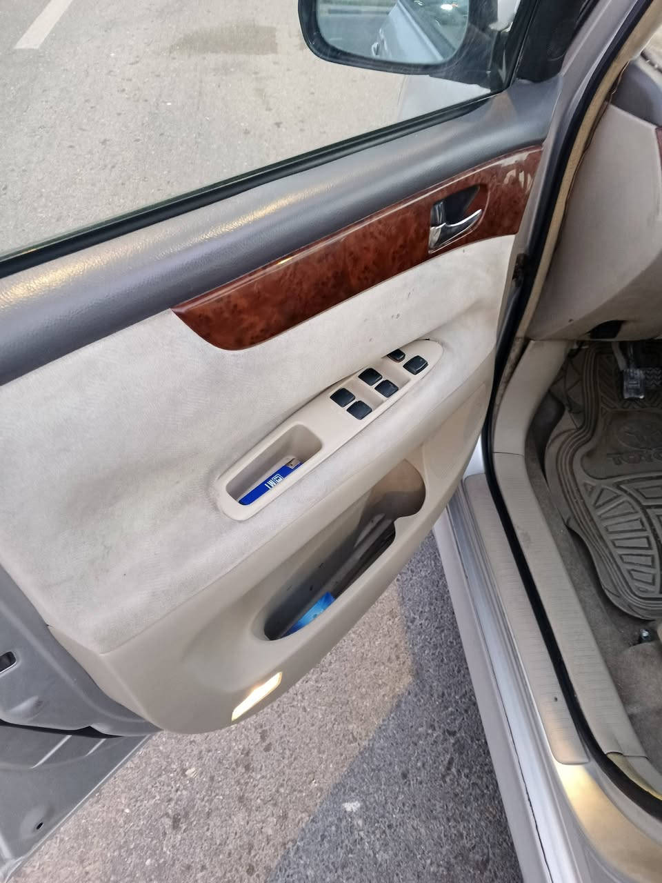 سلام عليكم ابسم موديل 11اصل شاصي 17رقم بصره بسم صديقي شرط التحول كير مكينه كارتون  شرط تبريد ثلج حدادجديده غرفه بل جيس السياره كفاله من الضربه وكص وعيب شرعي سيارة مصبوغه عام اثرجرادالسياره جديده حيل ستخدام شخصي مكان السياره قبله التواصل على الرقم ***********السعر110
