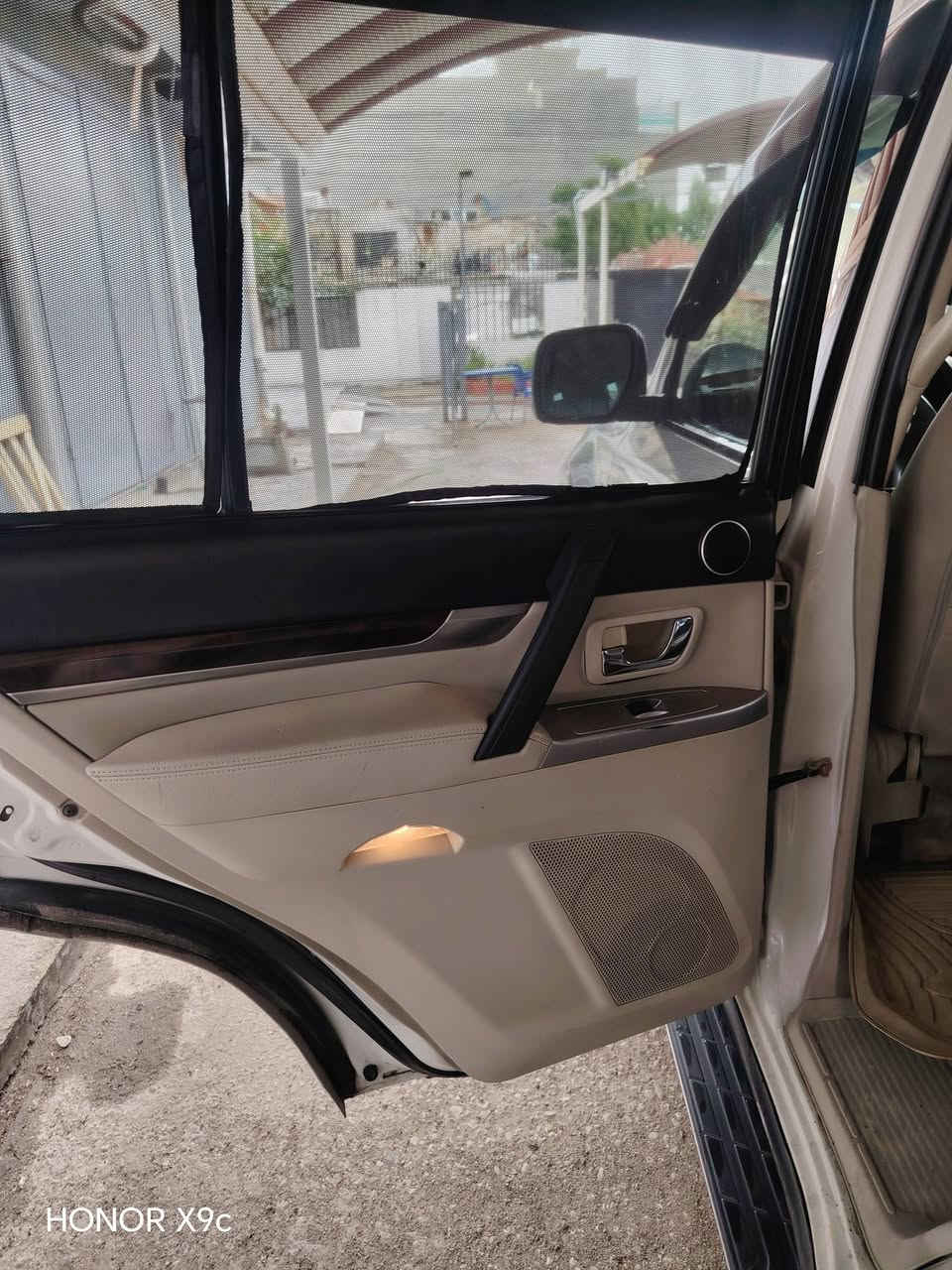 السلام عليكم باجيرو رقم بغداد بسمي  ٢٠٠١٤ فول مواصفات حبتور لو صدفي حجم المحرك ٣٥٠٠ سياره اي نقص مابيه  فظل من الله مكفوله من الحادث فقط صبغ جاملغات خلفيه اثر بطش طاشين عليه ولد الحلال فقط  صبغ لا معجون ولا غير شي دكه جاكوج مابيه محرك كير مكفولات شركه ممفتوحات ابد مكاني بغداد الاسكان ***********   ***********
