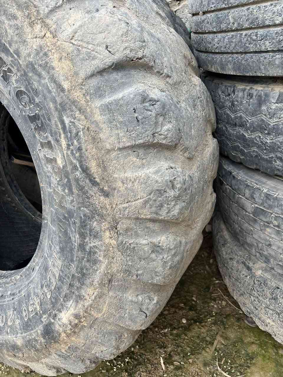 تايرات شفل 80كدام العين الحجم 20-5-25اتصل وتدلل***********@***********
