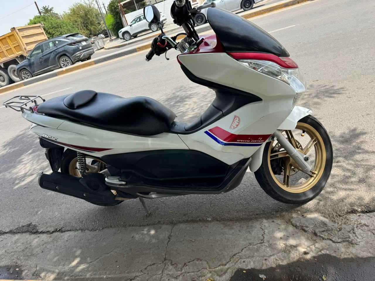 درجة BCX جيل أول، ممشى 55 ألف فقط، الدراجة بحالة ممتازة جداً وما بيها أي نقص كلشي بيها شغال تمام الكفرات بحالة واضحة مثل ما مبين بالصور السعر خاص


**إذا كنت صاحب هذا الإعلان وتريد حذفه لأي سبب، رجاءا أرسل رسالة إلى الدعم الفني**