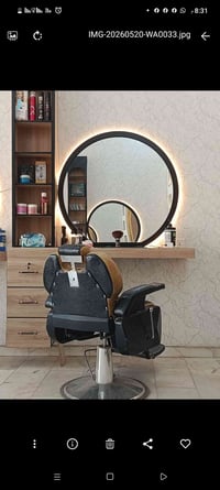 كامل للبيع. كرسي + ميز + مراية للتواصل 07734697277