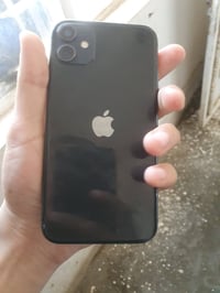 ايفون 11 عادي بدون اي عيب بس سيم كارت واكف مايشتغل  السعر 95 الف نهايت...