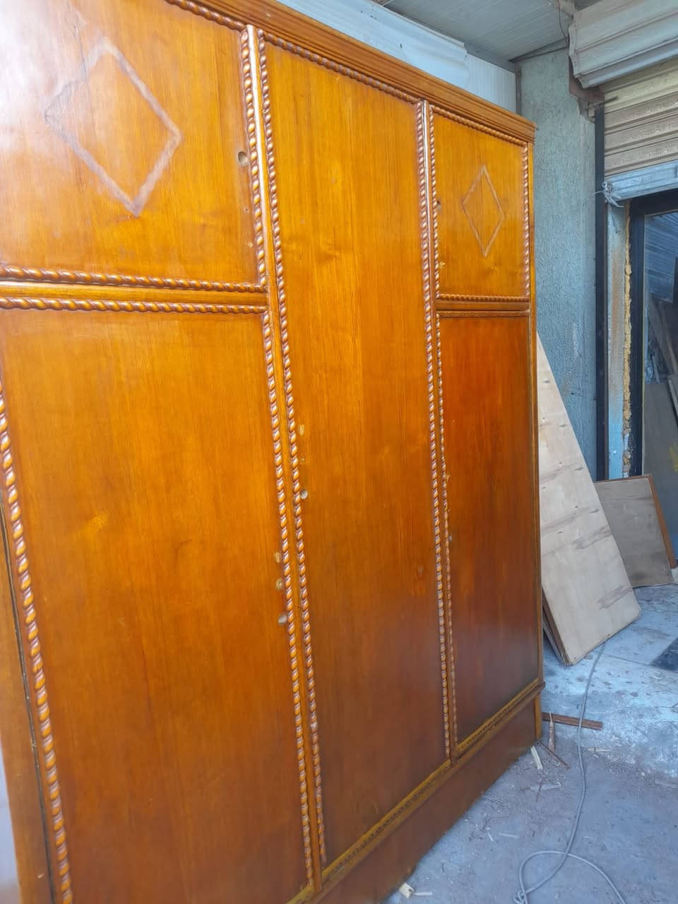 ابو ٣ب ١٣٠
ابو بابين ب ٨٠بعد يكمل يدات والرجل. اتصلو ع هذا الرقم ولفهمو اكثر

0773 114 7106
