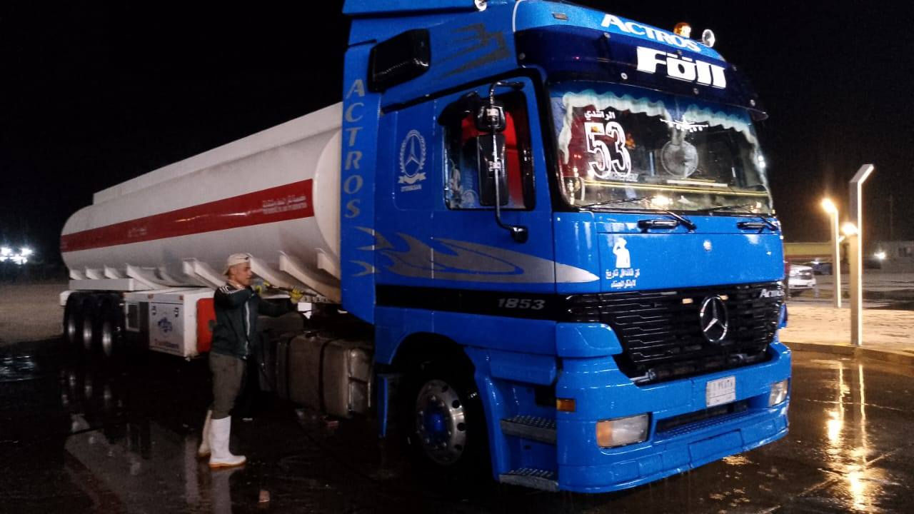 للبيع اكتروز ميكة موديل ١٩٩٧ حجم ٥٣ مربوطه صهريج مكفول شاصي ومحرك سنويه جديده ٢٨ تسقط طوناج جديد جي بي اس جوا الشغل السعر ٣٥٠ ورقة الاتصال ***********
