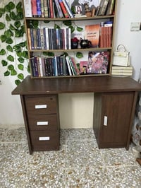 مكتب • للبيع