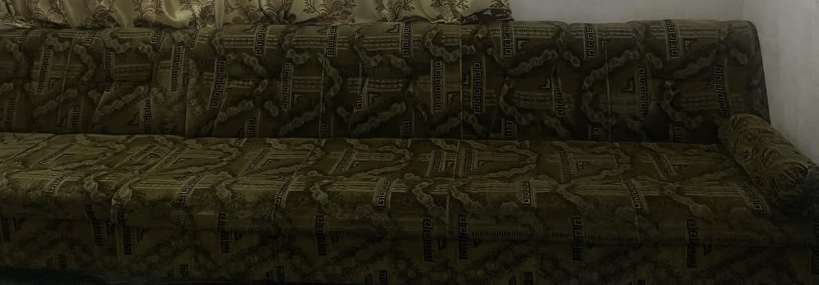 سعر التخت ٥٠
سعر الديوان الجوزي٧٥ ثقيل

سعر ديوان النيلي ٣٠٠فصال تركي بس خشب عراقي بي مجال
***********
