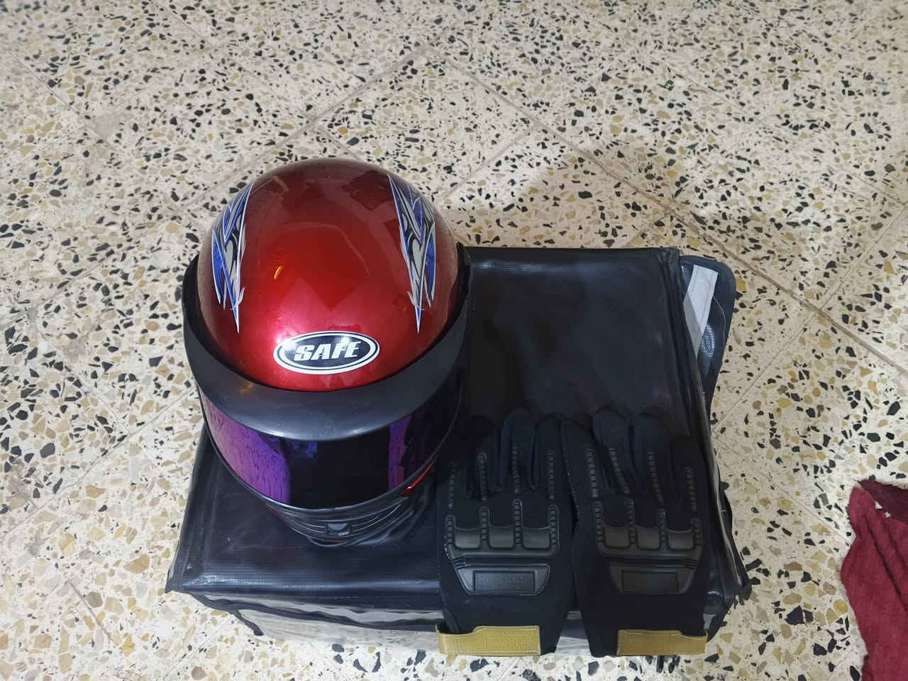 صندوق وخوثه وجفوف للبيع والله جديد صار شهرين من خثتهن جدد والله ***********
