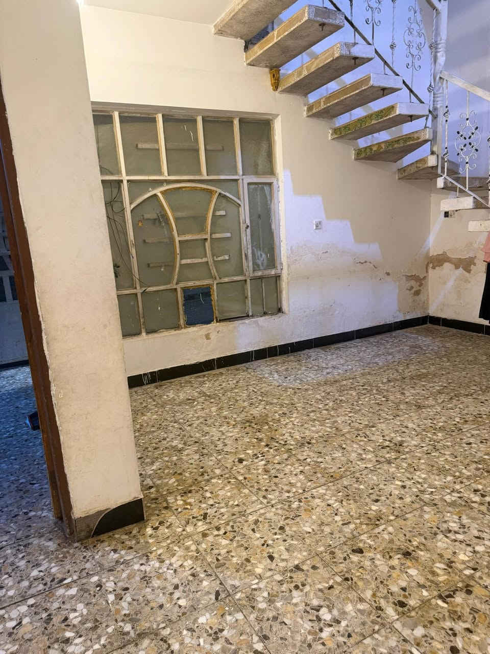 السلام عليكم بيت للبيع المساحة 150متر طابو صرف طابقين الطابق الأول استقبال ومطبخ وصحيات غرفة نوم واحد صالة منور
السلام عليكم بيت للبيع المساحة 150متر طابو صرف طابقين الطابق الأول استقبال ومطبخ وصحيات غرفة نوم واحد صالة منور
الطابق الثاني 3غرف نوم وصحيات كاملة الغرف بدون لبخ وكاشي
وطابق الثالث سطح
تفاصيل اكثر ع واتساب 
 ماموجودين فيس وماسنجر 
الموقع حي طارق شارع الوسط  قرب حسينية أبو صالح 
***********
