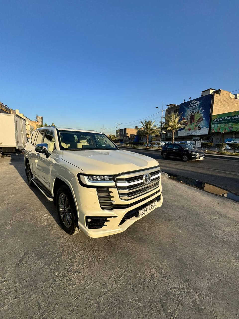 نوع السياره : تويوتا لاندكروزر  VX lmted
ســـــــنة الــــصـنع:2024

السعر :  ظع رقم 1 يأتيك  

لوحة التســـجيل: اربيل 
الــمسافة المـقطوعه:   6 الف كم
نـــاقــــل الــــــحركــة:  اوتوماتيك
ســــعة الـــــمــــحرك:  6 سلندر حجم 4000 تنفس طبيعي المرغوب
انــدفــاع الــعــــجـلات:خلفي وامامي (دبل اكسل)  
لــــــــون الــــســـيارة:ابيض صدف
لــــــــون الــــفـــــرش:  جلد بيجي 

الـــــمــواصـــفات . 

 شاشه كبيرة لمس كارپلاي بلادي
مرايات كهرباء  وقلاب
  تبريد مركزي 3 قطع
 ثلاجة 
تحكم استرين
 نظام ايكو 
تبريد وتدفئه لجميع المقاعد السائق وجميع الركاب
سستم صوت كامل  gbl
شاشات عدد 3 بلادي حفر من الكشن مو تركيب
سلايت
دبل اكسل
ويل كب كروم حجم20
بكرة تحكم بوظعيات القيادة 
ريتايدر 
داخل مطعم بصاج بلادي
دوسات ختم واناره لاندكروز بلادي
شاحن لاسلكي لشحن الهاتف النقال بلادي
اشارة متحركة
هاندبريك بصمة واوتو هولد
لايتات امامي متحرك زنون
رادار امامي توقف ذاتي
كشنات خلفيه كهرباء 
شاشه تحكم لوحة مفاتيح التبريد الخلفيه دجتال
مخرج كهرباء تغذية خلفيه 100W و220V

 سياره بدون اي نقص ومصرف  ...وفول ١/١  ....  باقي مواصفات الاندكروزر  VX المعروفة 
مــــكان الـــــــــسياره: بغداد جميله 
حـالة الـسيارة مكفولة كفالة عامة من كل النواحي والسيارة مخزونة في البيت
استيراد شركة ساز صفر اربيل 
اخوكم هيمن وندي الاركوازي
***********
***********
ويوجد لدينا توصيل السيارات لكافة المحافظات العراقية ( ناقلة / سياقة )
