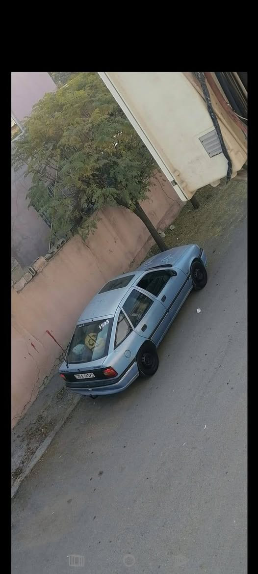 اوبل فکترا مودیل ١٩٩٣ 
محرك ١٨ صدر جدید اربع تایر جدید سلایت ٢جام کهربائي و سنویة جدید حتا ٢٠٣٠ بشرط تحویل 
والسعر ٤٠ ورق ومجال 
رقم موبایل ***********
