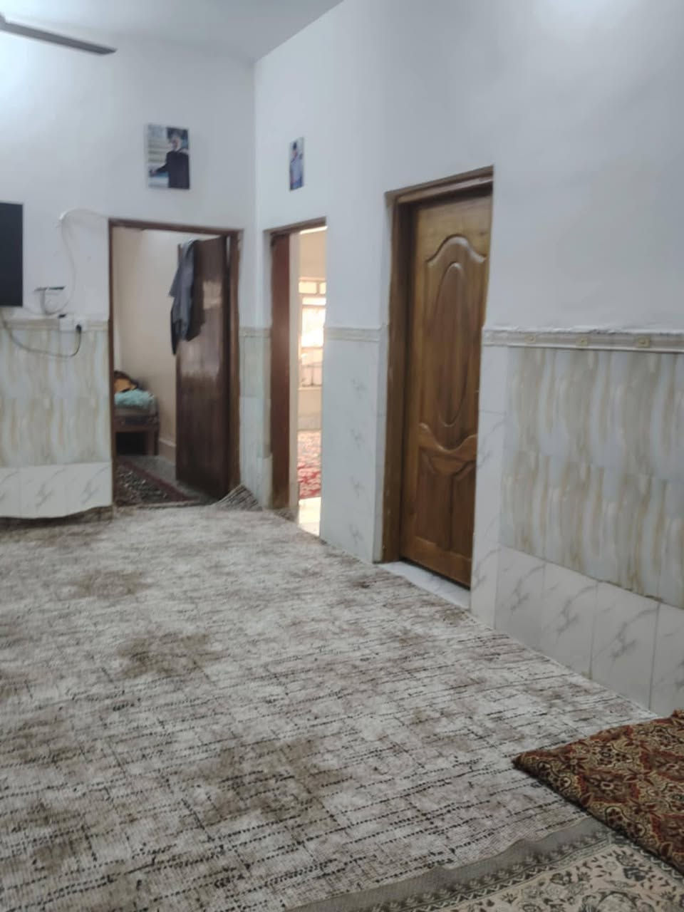 السلام عليكم دار للبيع المساحه 300 متر بدايه الشارع علي قماره مقابيل اسواق علي لبي خدمات كامل الاستفسار على الارقام التاليه ***********
