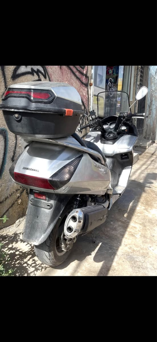 دراجه سلفر ونج مكينه 600 عداد 200 نضيفه مكينه لك كفاله ضفيره كفاله دراجه مابيها تقص اي شي بس كم ملاحضه بل كفرات مكينه شك الكاع عنوان بغداد الرقم *********** بي واتساب  السعر 15 بغداد, العراق
