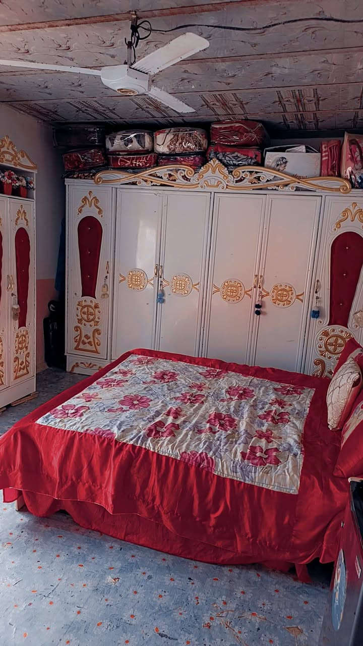 اسلام عليكم بيت النبيع مساحه 4 دونم بيت اربع قرف معه ستقبال بيه بئر ماء وقطاس وكهرباء الموقع كربلاء مدينه الزائرين الحسن المجتبى عمود ١٠٧٠ يبعد عله اشارع العام مسافه قريبه اسعر 20 مليون وبي مجال التواصل ‏‪***********‬‏
