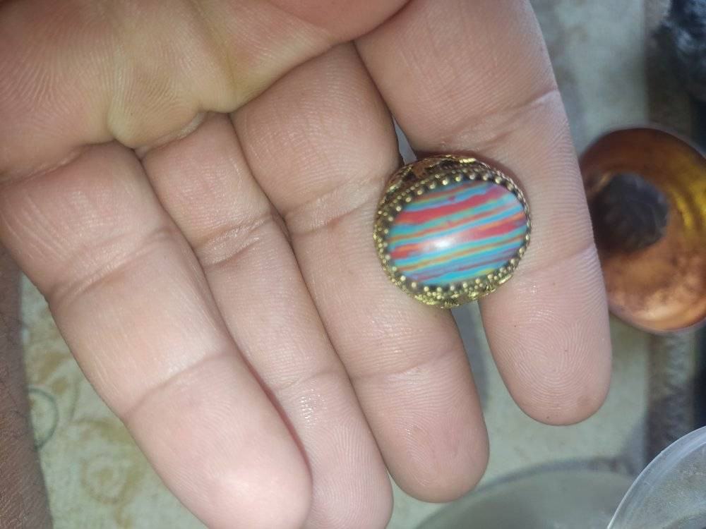 خاتم متوج بحجر الشاكرات السبعه قديم شرط اصلي طبيعي رباني للبيع ***********
