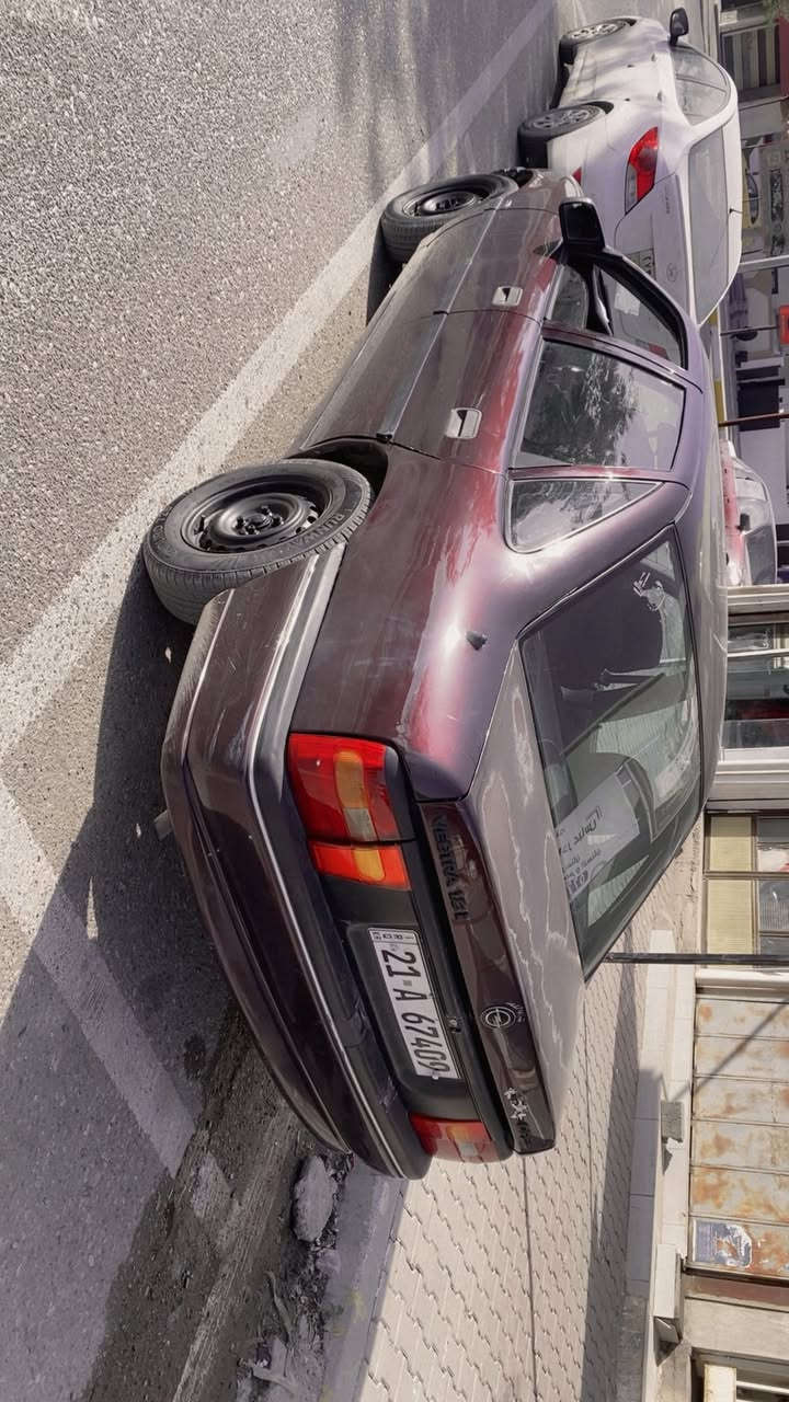 اوبل فكترا م 92بدون ضرب بدون خيس كيرا عدي محرك 18سنه وى 2025 دفتر بنزين رقم سليماني  سعر 45م***********
