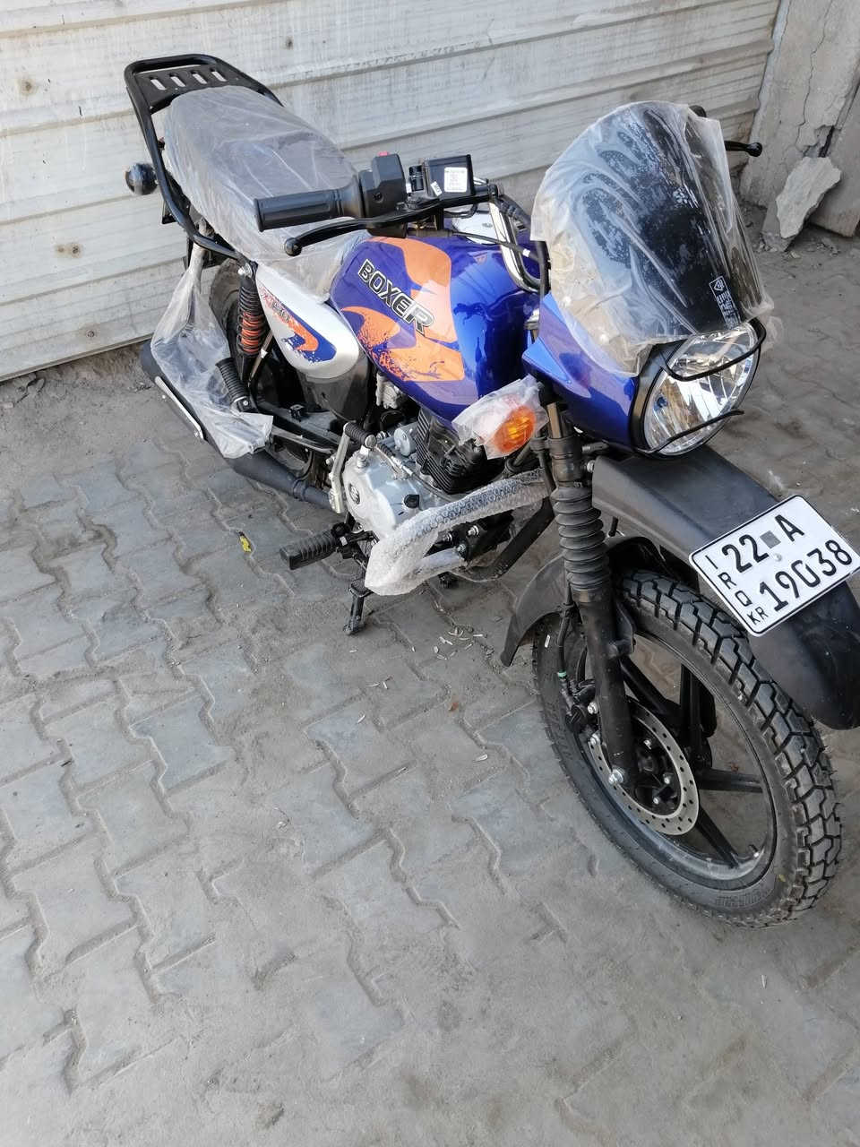 السلام عليكم شباب بوكسر فحل للبيع موديل 25 طالعه بال 26 من الوكيل رقمه سنوي اربيل  تريد وكاله تريد تحويل دراجه زيرو سعر مليونين و850 بيها مجال للشراي عنوان بصره حي الحسين بس الشراي يتصل على الرقم ***********
