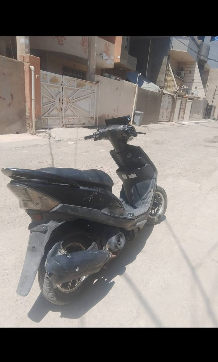 سلام عليكم شباب دراجه ماكس عدله نضيفه المكينه ناعمه تخبل مفتوح بس ولفات البقيه كلها شغاله سلف هندر باي وكت تجي شغلها سعر 500وبيها مجال حاك جيه عنوان ديالى بعقوبه ***********
