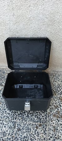 صندوك للبيع أمريكي سبوع مستعمل السعر 30الف  الرقم 07705257269