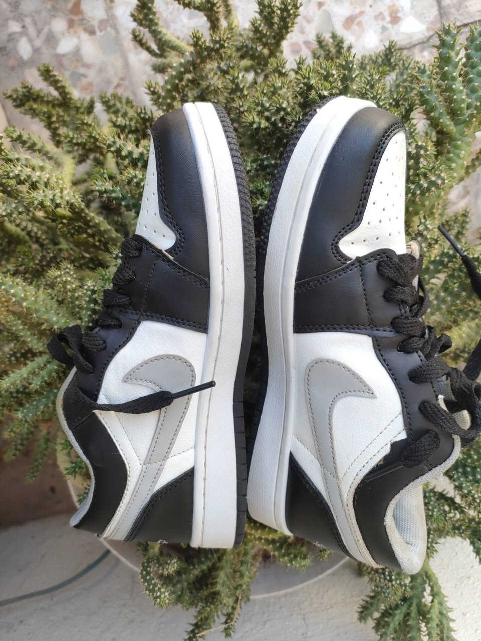 حذاء علامة Nike فيتنامي حجم ٣٧ نظيف جداً السعر ١٥ ألف قابل للتفاوض 
رقم الموبايل *********** واتساب موجود
