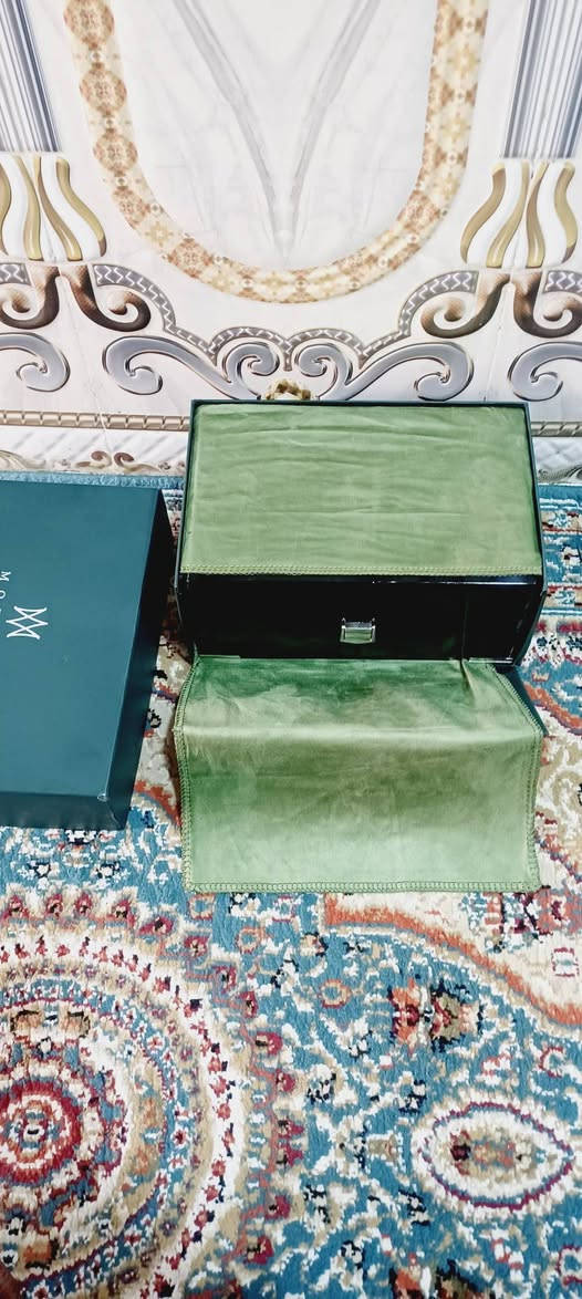 سلام عليكم عندي شاعه الله شاهد مشتريها 150الف والعلبه مالتها فخمة كلش الله شاهد احتاجيت واريد ابيعها حتى الكتلوك مالتها موجود شرط راويها وين ماتريد ماركه. اصليه ***********
