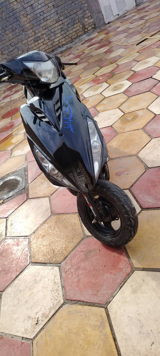 السلام عليكم عندي ماكس مضلع نازل حديث  اي نقص ما بيها تجي تشوف بعينك كهربائيات كلها شغالهه دراجه بلاديه ما مفتوحه بلاديه برغي ما مفتوح بيها كلها بلاديه ختم واحد ويا مكينه دراجه خير من الله شلعه معدل  تشك الكاع             تجي وتشوف بعينك كلها بلاديه اشاير شغالات كلج مال سرعه شغال كلج مال بنزين شغال سعر700وبيه مجال ***********
