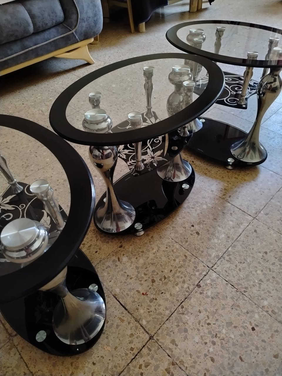 السلام عليكم ، مكلفه بنشر 
تخم عشر مقاعد للبيع بهاذا الشكل  
وعندي طبلات كزاز ٤ طبلات وحده كبيره و٣ صغار بس الكبيرة مكسورة مثل ما موضح بصوره أما الباقيات كلشي مابيهم 
سعر التخم مع الطبلات ب٧٥ ألف وبي مجال للشرايهه   
مكاني بغداد المحمودية  ، أي سؤال أو استفسار أجاوب عليكم 💜.


**إذا كنت صاحب هذا الإعلان وتريد حذفه لأي سبب، رجاءا أرسل رسالة إلى الدعم الفني**