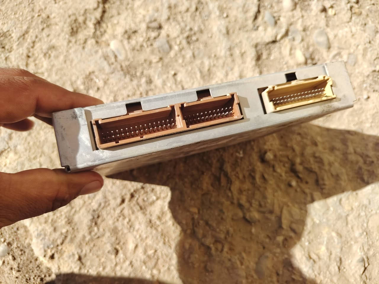 غراض لومينا 2004 محرك 3800 مكينه وكير وضفيرة وعقل وراديتر ومراوح شغالات كلهن وعلفحص الي يحتاج شي يتصل عليه وماقصر وياه ***********
