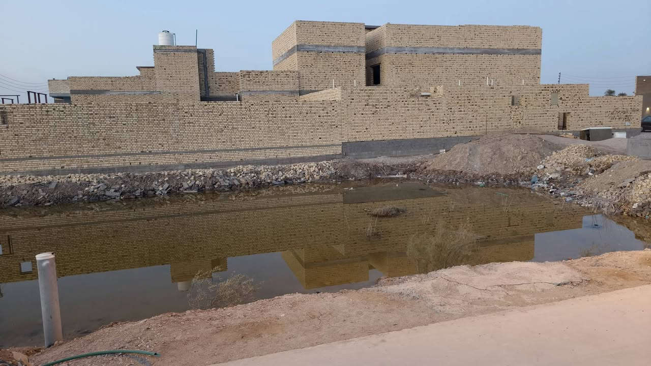 للبيع قطعة أرض زراعية سند رسمي (سند٢٥)في سوق الشيوخ–قرب جسر الصابئة،
تبعد عن الجسر تقريباً دقيقتين بالسيارة.
مساحة  قطعة:٢٠٠متر مربع
الشارع: مصبوب بالكامل مع إنارة وشبكة مجاري جاهزة
السعر: 45مليون دينار القطعة مع مجال بسيط للتفاوض
فرصة ممتازة للاستثمار أو البناء الزراعي.
للاستفسار خاص ***********
