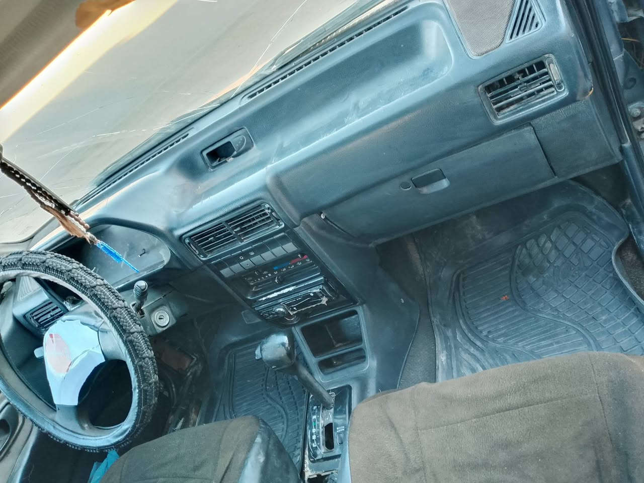 السلام عليكم  مكلف بلنشر
اكسنت للبيع محرك كير شرط كهربائيات شغاله نكره سلف تبريد بس غاز صلاح الدين أ سنوية عاج تريد تحويل اوكالة سنوية ل29  تايرات جدد صدر زين كير اوتوماتيك 
السعر 25 وبيها مجال بيع مستعجل 
 الاتصال. ***********.... ***********... 

المكان بيجي...
