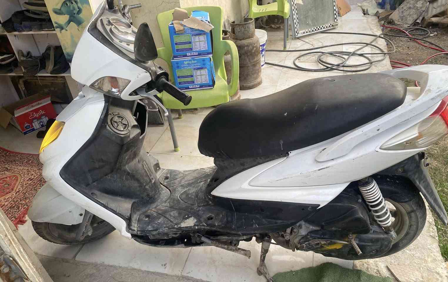 سكنس فحل دبل خط موديل 11
نوزل وضايفلها هندر ( يعني تشتغل بكل وقت ) شوفت عينك كلشي بيها شغال عوزها بس الرولة تحتاج كبس رايدها ب 450 مكفولة من تبخير وتنقيص  

الصور موكلش واضحة اعذروني الشراي يراسلني ادزله فيديو وبخدمتكم 

*********** / مكاني بالحله
