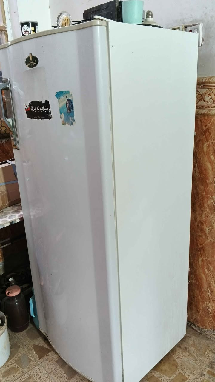 ثلاجه كريازي شغاله على الفحص سعرها 125وبيها مجال النجف حي الجزيره *********** النجف, العراق
