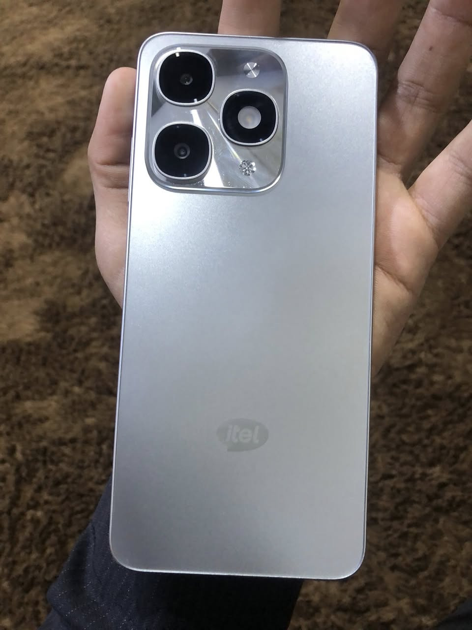 سلام عليكم جهاز itel A90 للبيع ذاكرة 256 جهاز جديد ملحقاته كامله جهاز شخط مابيه بعده جديد السعر ع الخاص او الاتصال ***********
