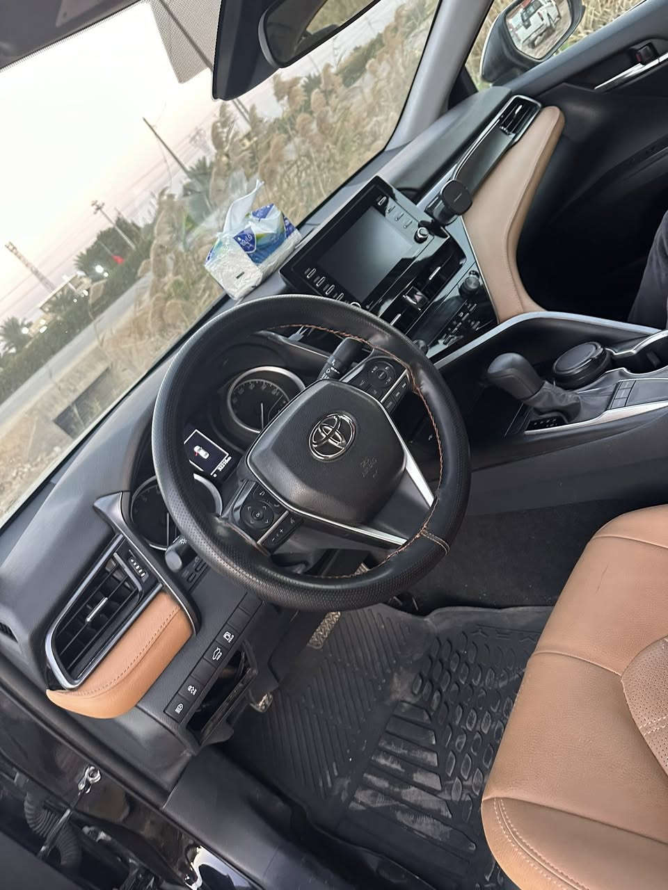 السلام عليكم للبيع كامري أمريكي بيها أربع قطع صبغ جاملغ خلفي وبنيد وجاملغ امامي ضررها خلفي  فقط امامي بدون ضرر باسمي رقم بغداد مكاني واسط ماشيه 33 الف مكينه 2500 سعر 165 ——***********
