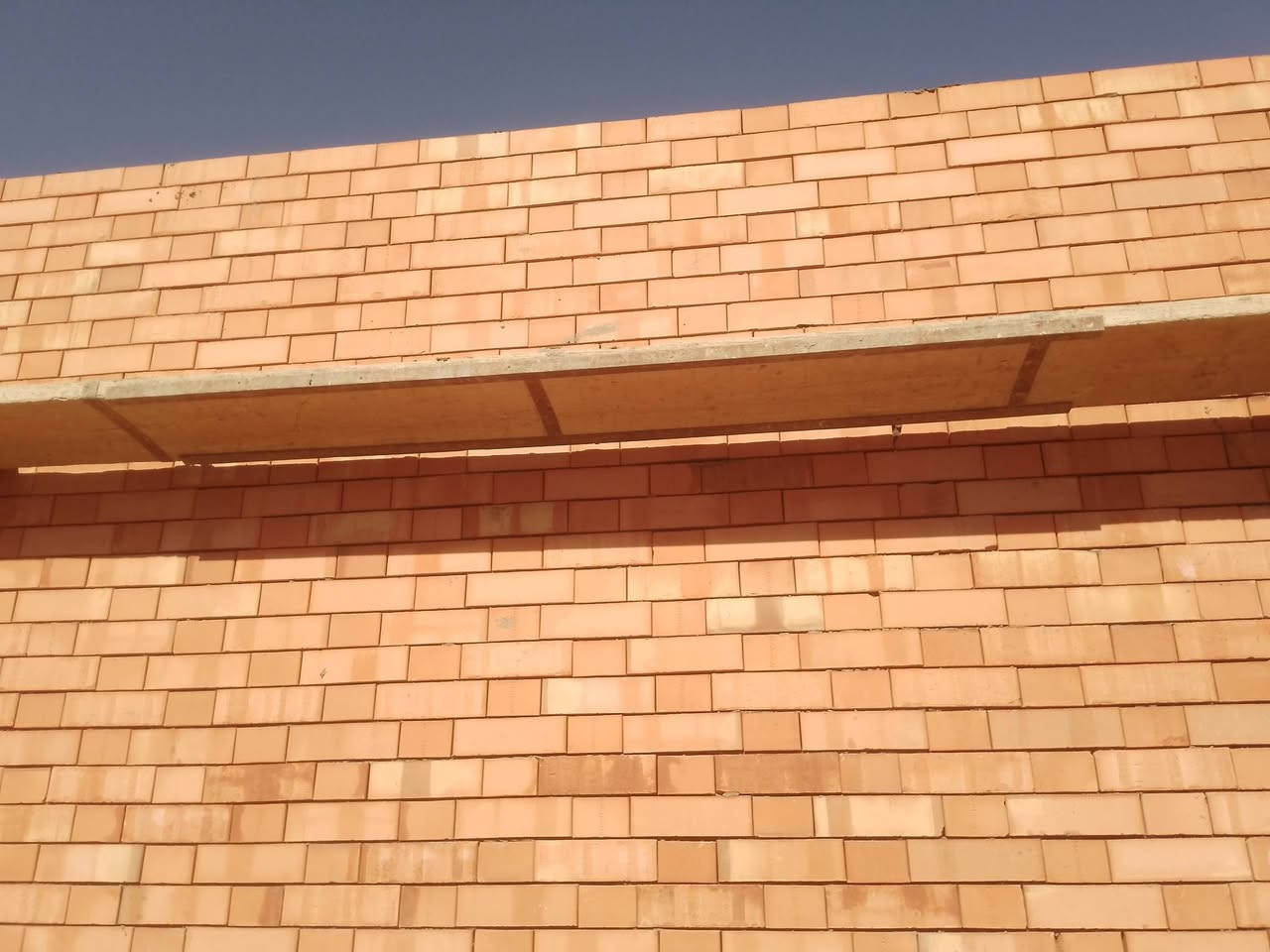 سلام عليكم خلفه بناء،طابوق وبلوك شغل درجه اولى ونضيف ستلام مهندس وسعار مناسبه رقم لاتصال ***********
