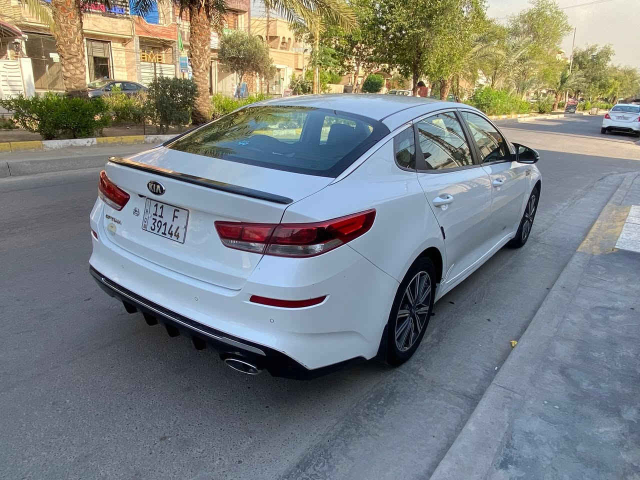 السلام عليكم كيا اوبتما موديل 2019
خليجي مكينه 2000دوش 
مواصفات نص فول 
سياره مكفوله من الصبغ والبارد 
كير ومكينه مكفول 
بيها طخه صغيره بل جاملغ الخلفي جهه السايق. 
وبيها طخه صغيره بل جنطه 
السعر 175وبيها مجال 
مكاني بغداد الغزاليه 
***********
