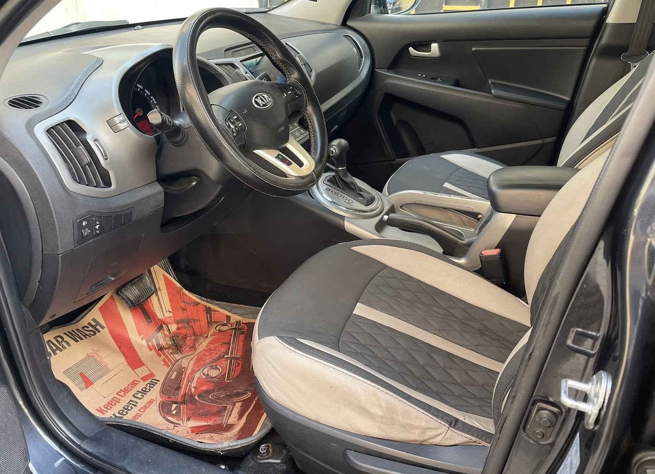 كيا سبورتج ٢٠١٦ خليجي رقم اربيل سنوية ورقم جديد باسمي شرط التحويل بيها باب خلفي صبغ وحافة البنيد مكينة ٢٠٠٠ دوش تبريد تدفئة كهربائيات صدر جاهزة من كل النواحي عارضها ب١٤٥$ مكاني بغداد الاعظمية للاستفسار ***********
