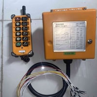 متوفر طقم تحكم عن بعد ماركة JIUKONG (Model: F23-BB S) كامل مع قاعدة ال...